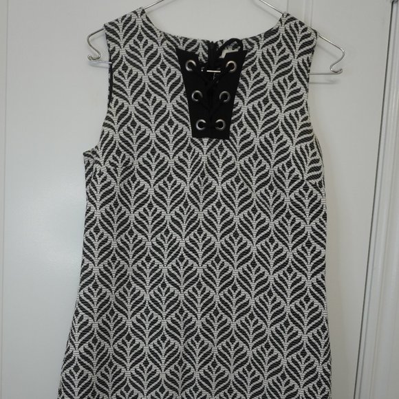 dress - Picture 1 of 5
